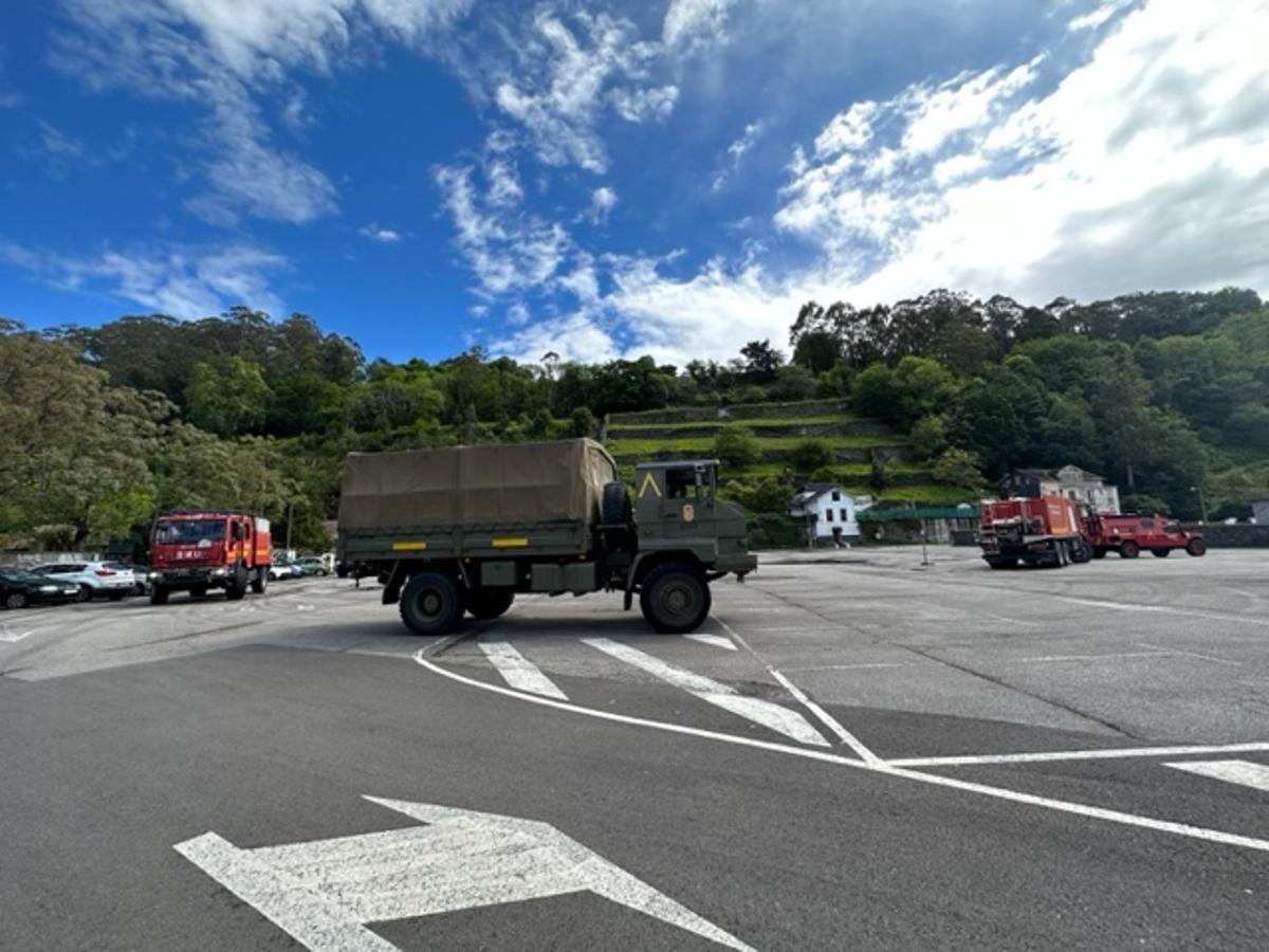 En imágenes: la llegada de la Unidad Millitar de Emergencias (UME) al polideportivo de Luarca