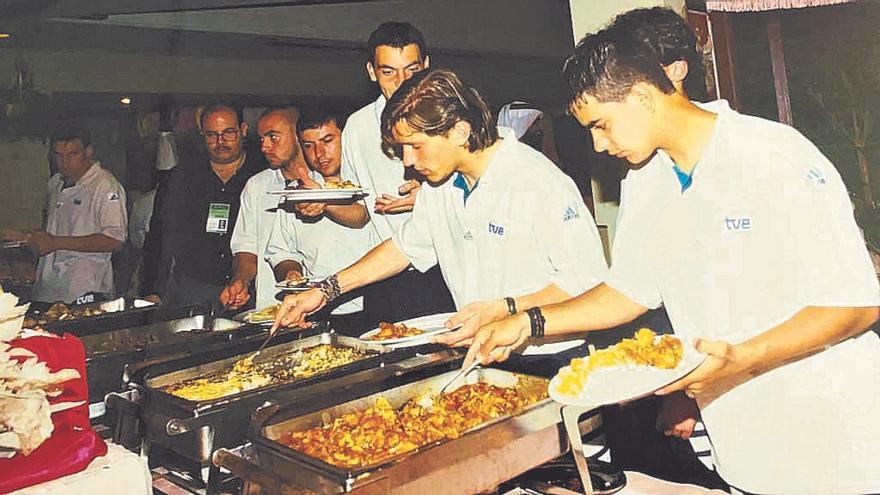 Míchel, amb Salgado, Cuartero, Raúl Otxoa i De la Peña durant un àpat