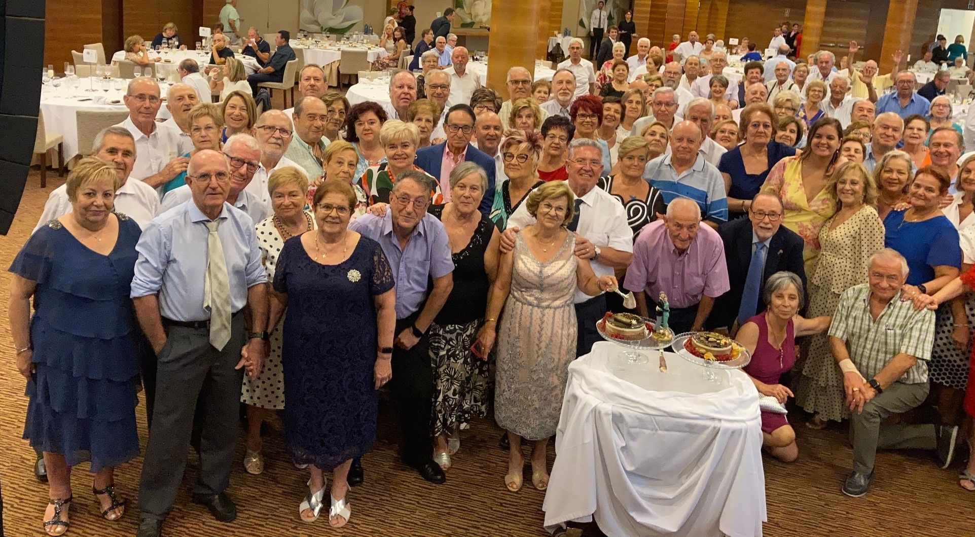 El Ayuntamiento de València organiza una fiesta de parejas que celebran sus bodas de oro