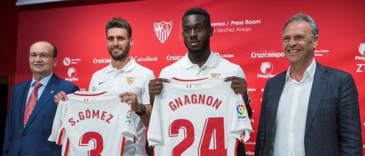 Sergi Gómez, el día de su presentación con el Sevilla en 2018. // EFE