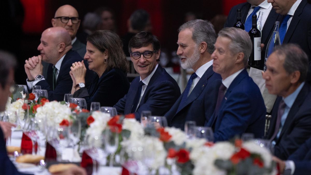 El Moblie recupera la normalidad institucional mientras pide una "paz justa" para Ucrania