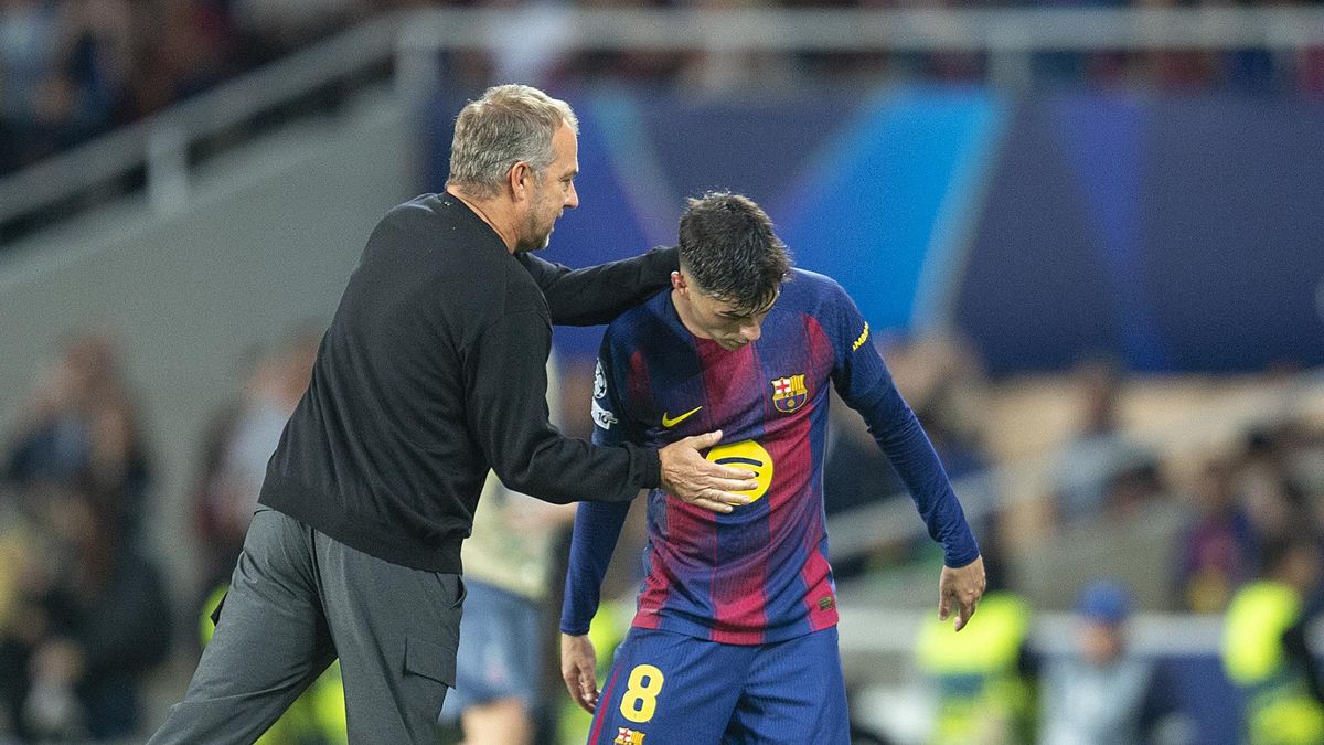 Flick anima a un exhausto Pedri tras sustituirle frente al PSG.