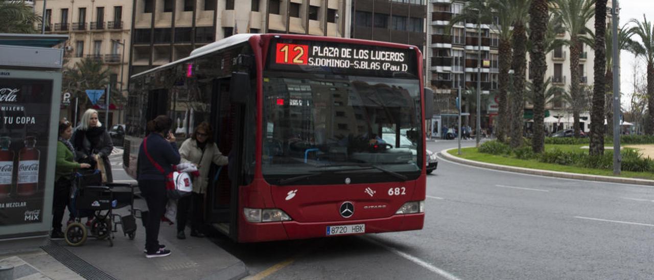 El interventor bloquea las mejoras en el autobús que prometió Barcala -  Información