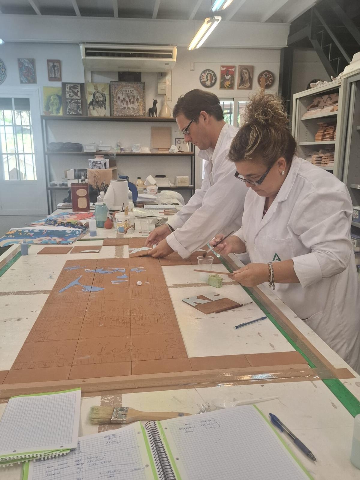 Las imágenes del nuevo retablo cerámico de la Macarena basado en la obra de Manolo Cuervo Las imágenes del nuevo retablo cerámico de la Macarena basado en la obra de Manolo Cuervo