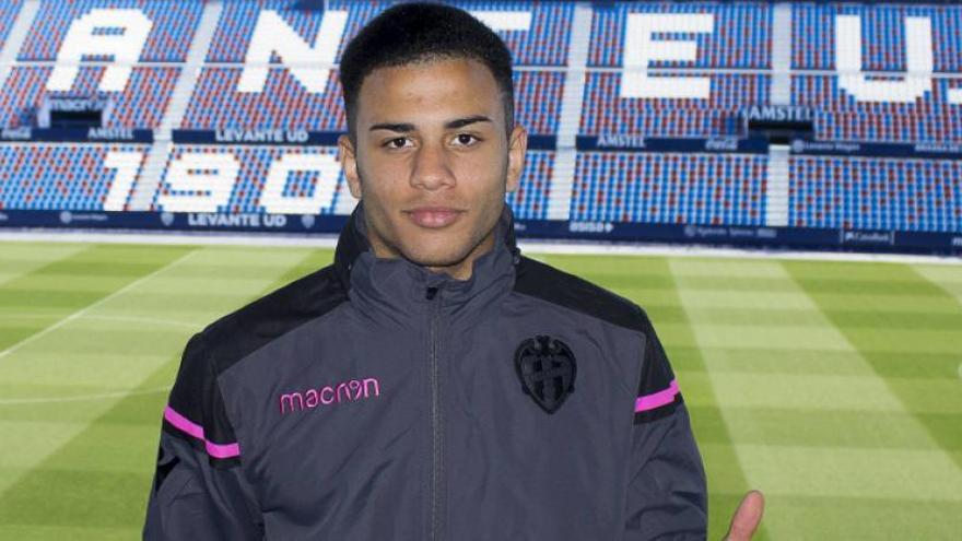 El club incorpora al juvenil Eboko, que fue máximo goleador en el cadete del Valencia