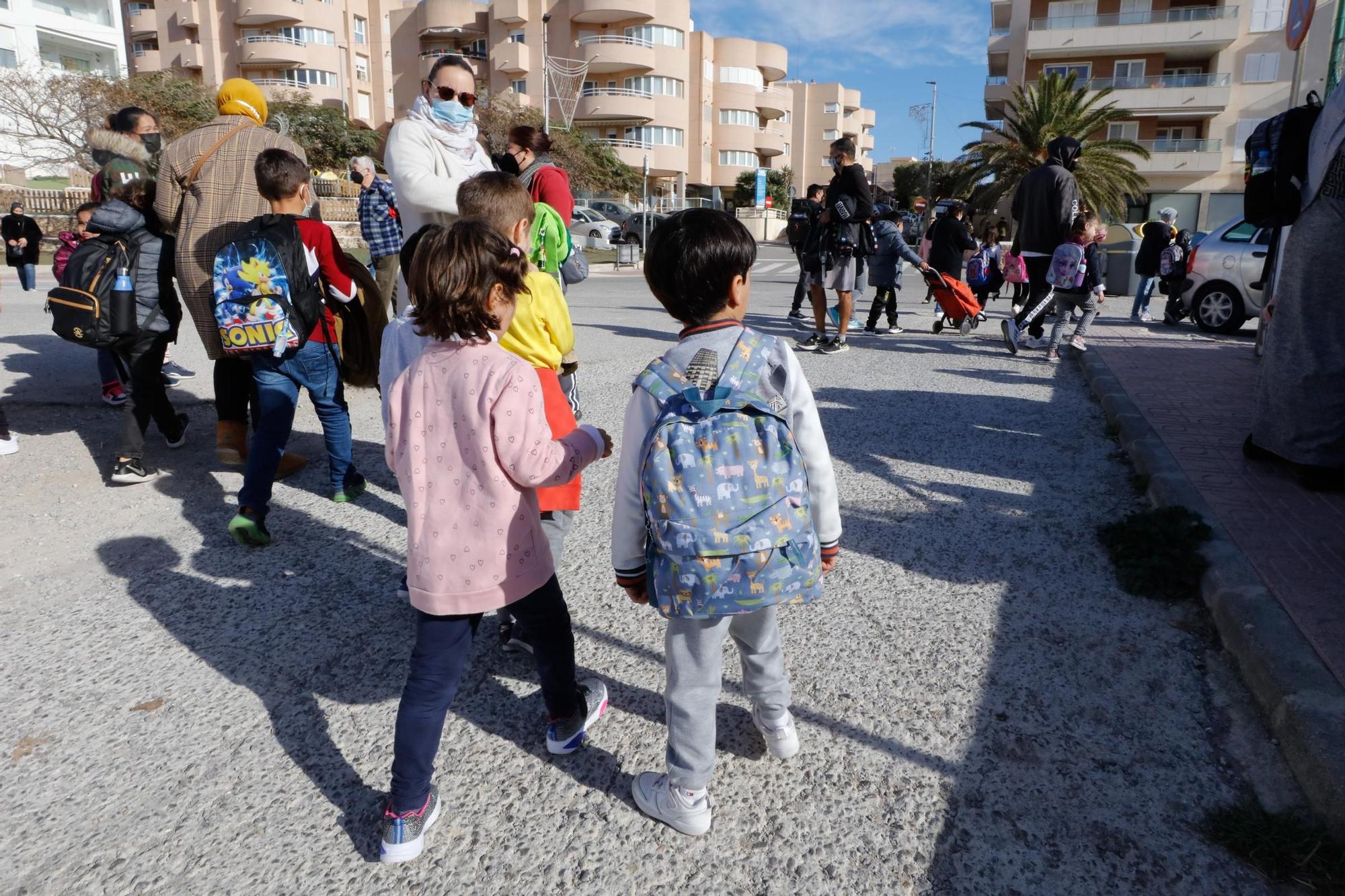 Vuelta a los colegios de Ibiza complicada a por los contagios de covid de docentes