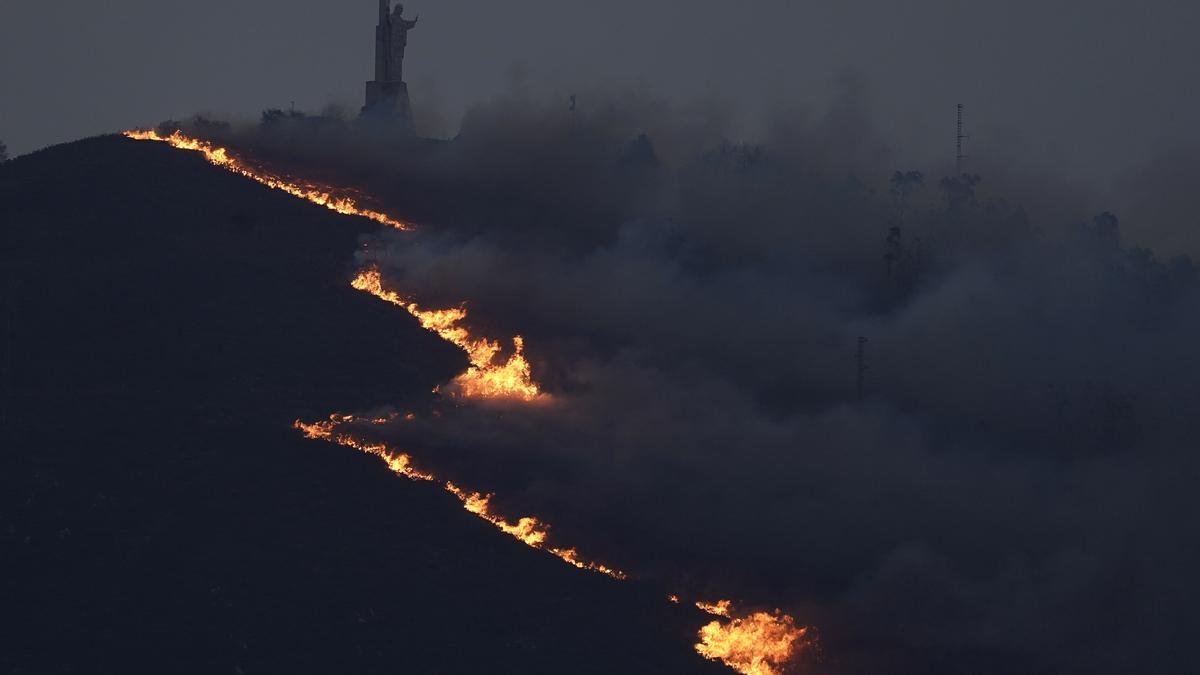 Estas son las últimas fotos del incendio de Asturias: 116 focos activos y cientos de personas desalojadas