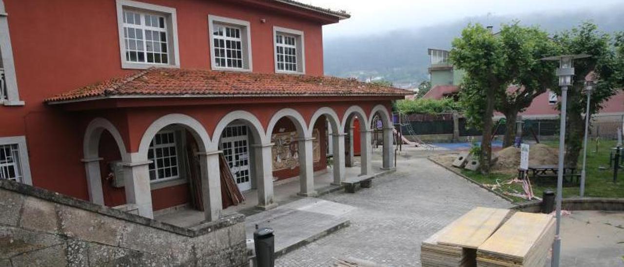 La biblioteca municipal Torrente Ballester de Bueu, ayer. |   // SANTOS ÁLVAREZ