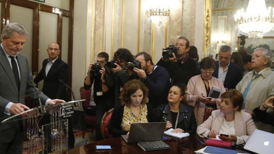El ministre portaveu del govern, Íñigo Méndez de Vigo, ha llegit la declaració institucional del govern.