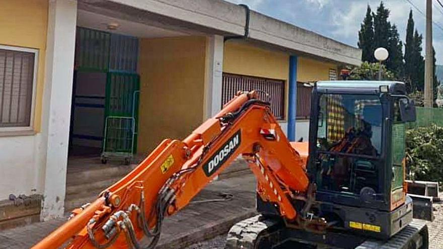 Máquina que inició las obras. | LEVANTE-EMV