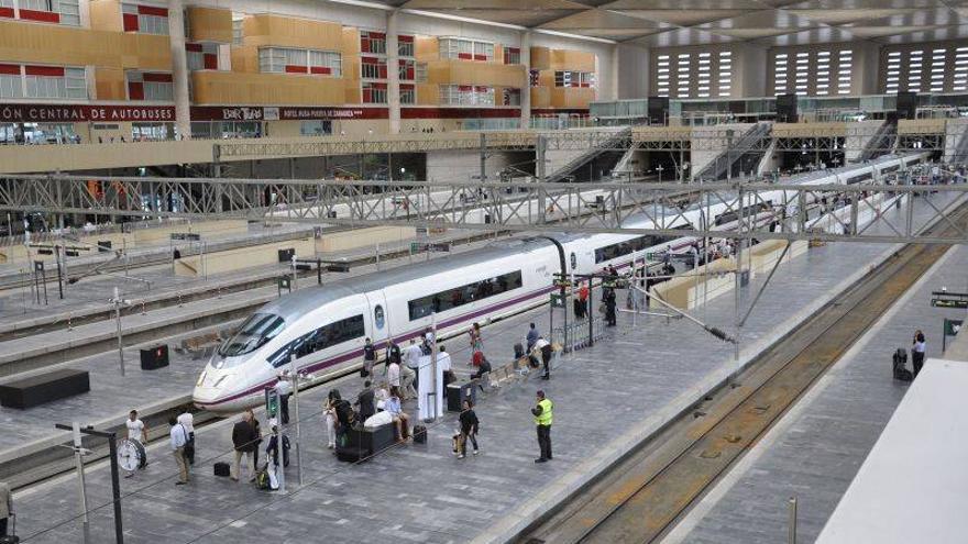 Renfe lanzará descuentos del 30% para los jóvenes que viajen en AVE