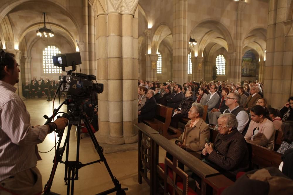 Misa del Día de Todos los Santos oficiada por el arzobispo de Oviedo