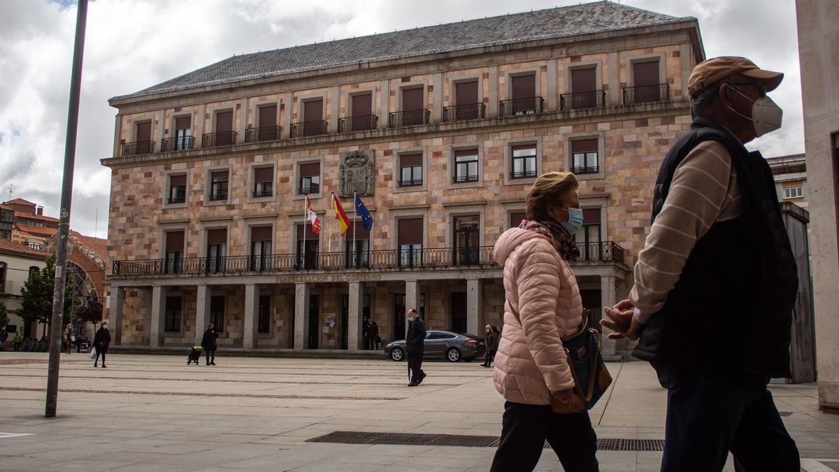 Plaza de la Constitución de Zamora. El percance ocurrió en la esquina izquierda de la Subdelegación del Gobierno