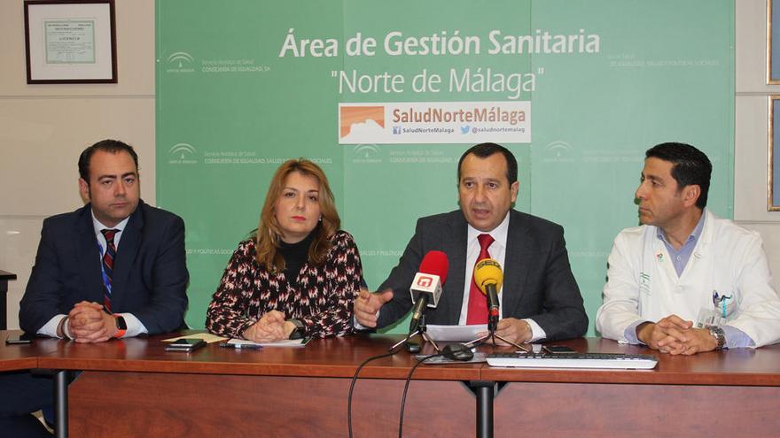El gerente del Área Sanitaria, José Luis Gutiérrez, junto a González, Ruiz Espejo y Zaheri Beryanaki.