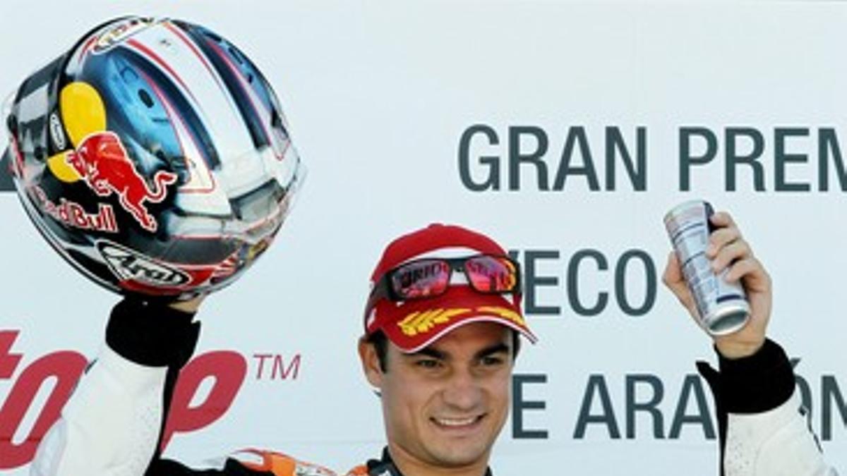 Dani Pedrosa, en el podio tras vencer en el Gran Premio de Aragón de MotoGP