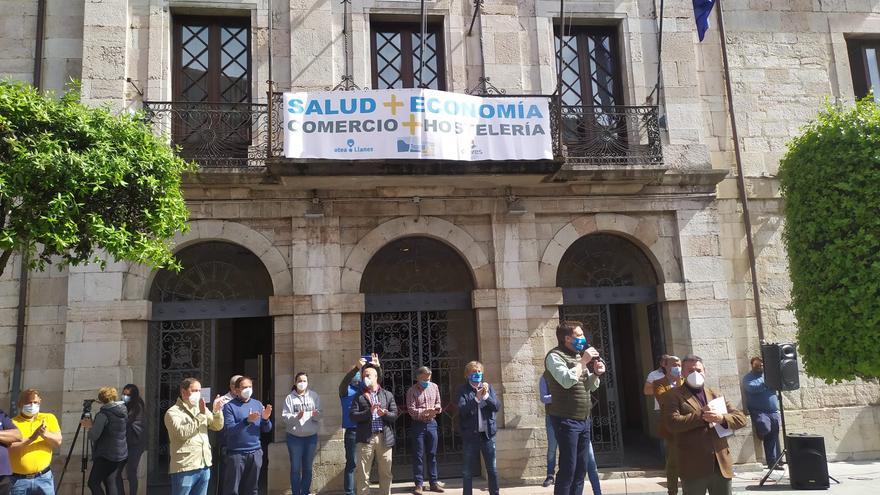 Llanes protesta para garantizar un buen verano de actividad en los alojamientos hoteleros