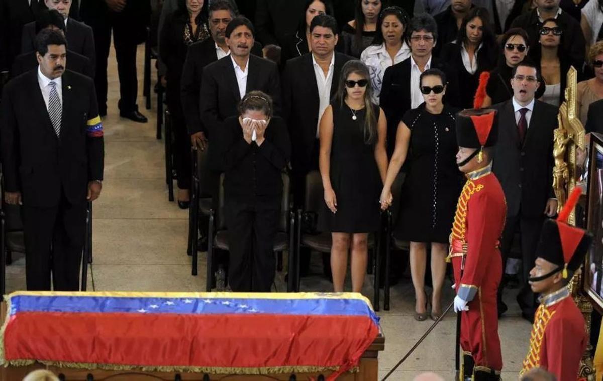Plus Ultra ‘va colar’ en la pandèmia la filla petita de Chávez en un avió a Caracas