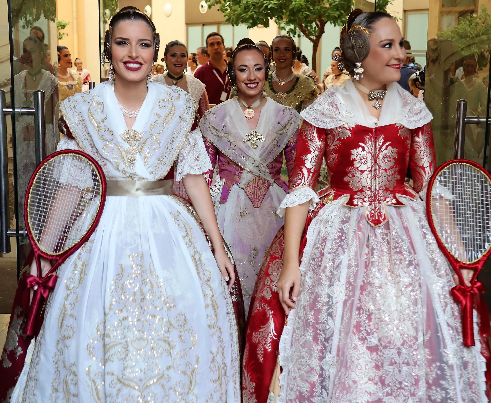 Las candidatas a Fallera Mayor e Infantil de València 2024 cierran la Fira en la Batalla de Flores