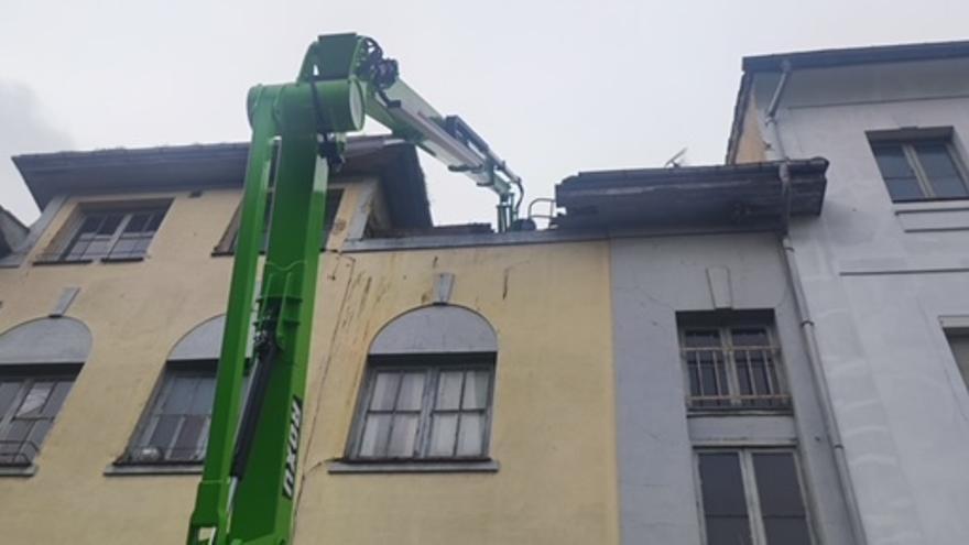El barrio de Oviedo que se libra de otro de sus edificios en estado de ruina y abandonado