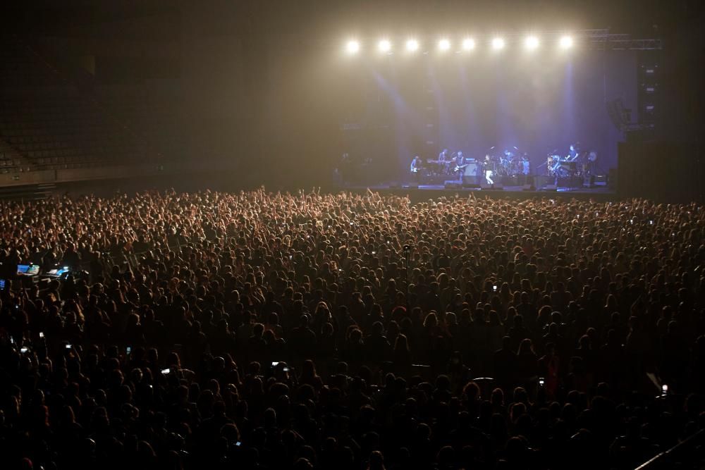 Moments del concert de 'Love of Lesbian' aquest dissabte al Palau Sant Jordi