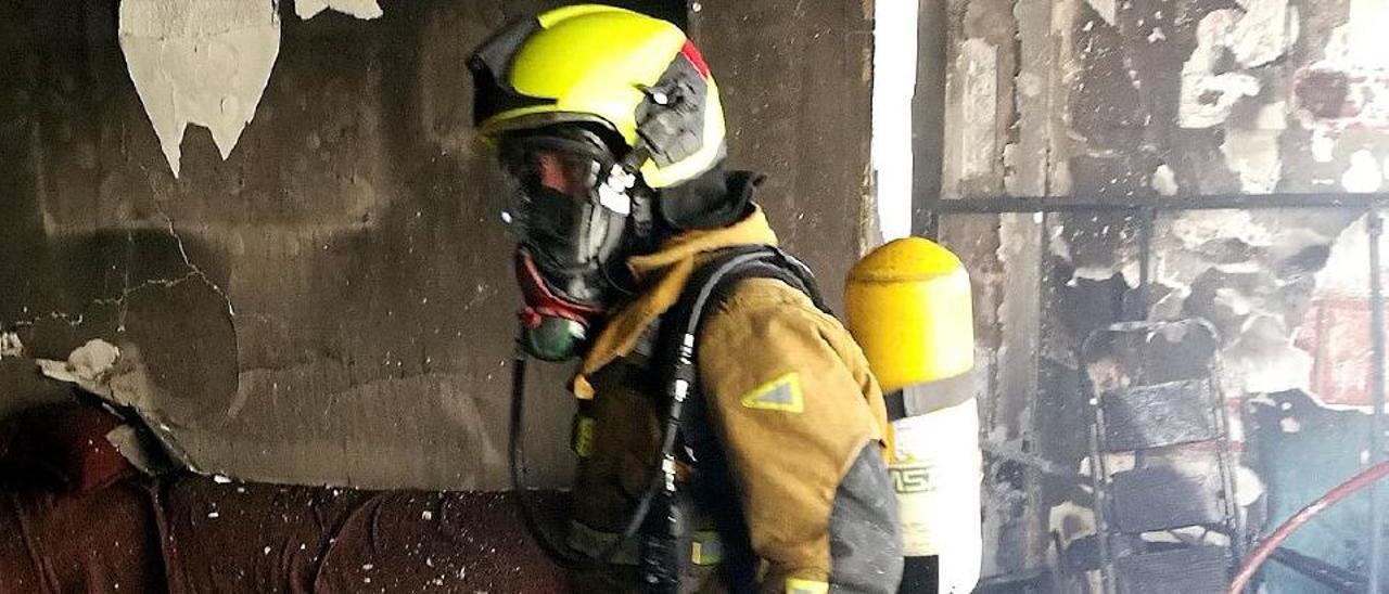 Un bombero durante una intervención.