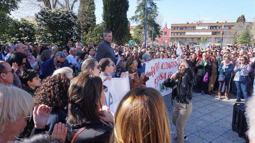 Cientos de personas protestan en Zafra por la precarización de la sanidad