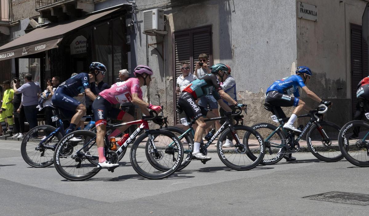 Catania (Italy), 11/05/2022.- Spanish rider Juan Pedro Lopez (2-L) of Trek - Segafredo in action with others riders in Giardini Naxos, during the fifth stage of 105th Giro d’Italia cycling tour, a race over of 174 km from Catania to Messina, Italy, 11 May 2022. (Ciclismo, Italia) EFE/EPA/MAURIZIO BRAMBATTI