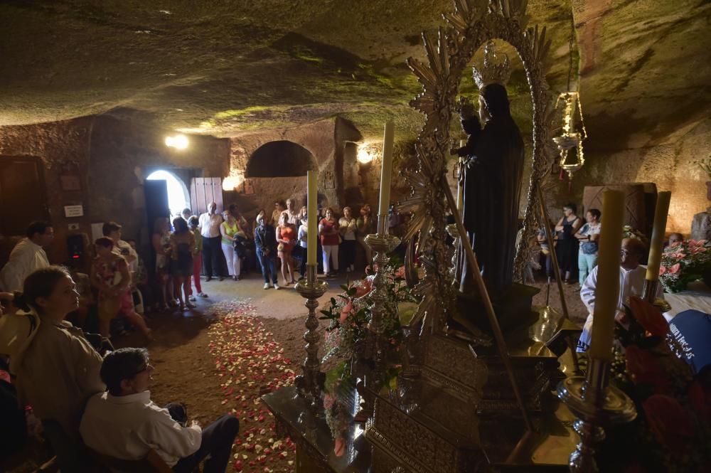 Bajada de la Virgen de la Cuevita desde la ...