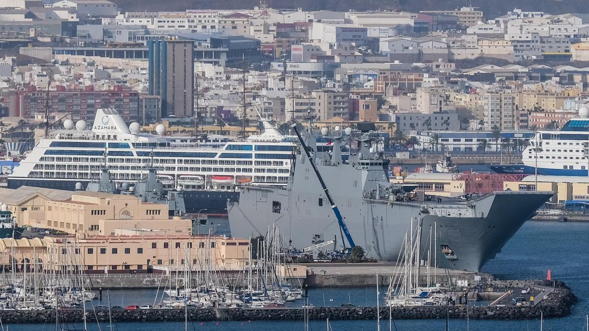 El portaeronaves &#039;Juan Carlos I&#039;, de maniobras en Gran Canaria