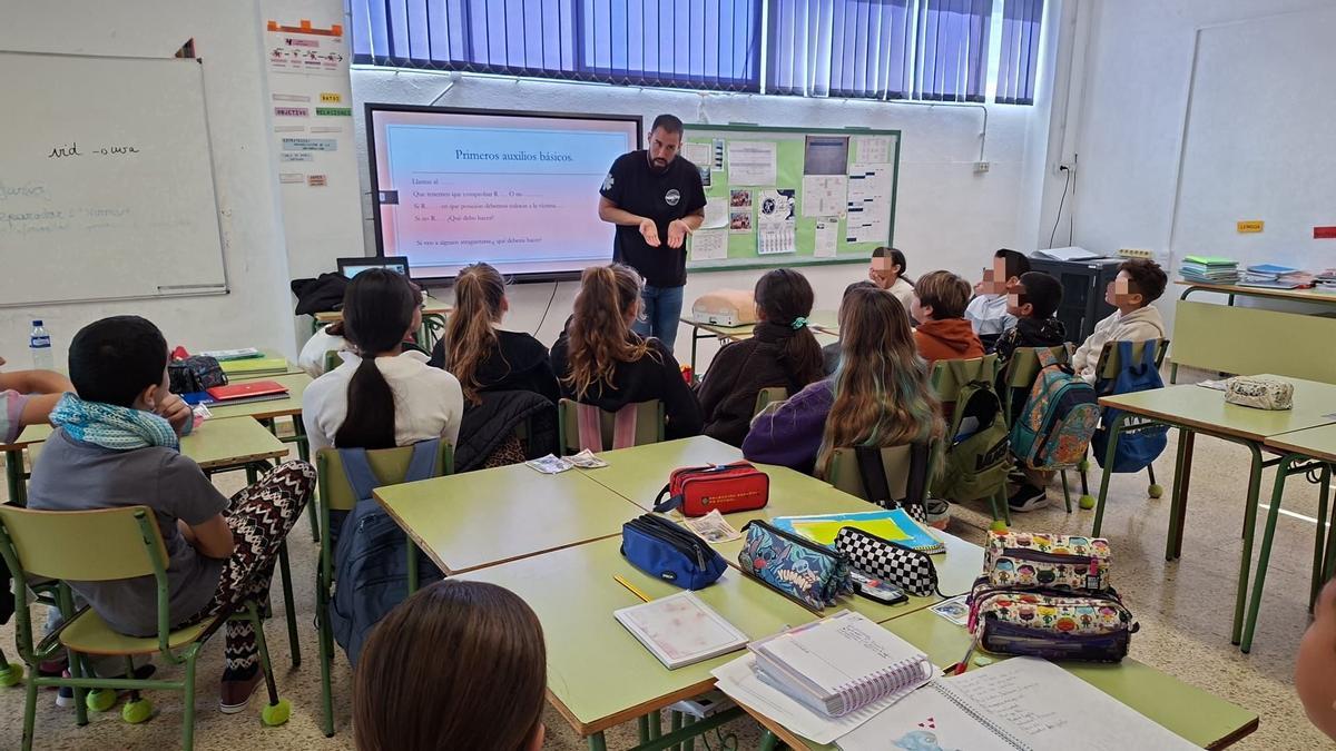 Se impartirán más charlas en otros centros educativos de La Laguna.