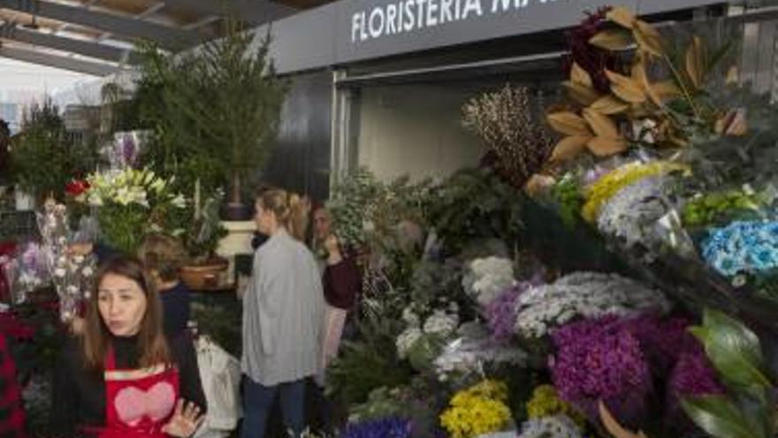 El Mercado: con «nuevos» puestos de flores y fachada