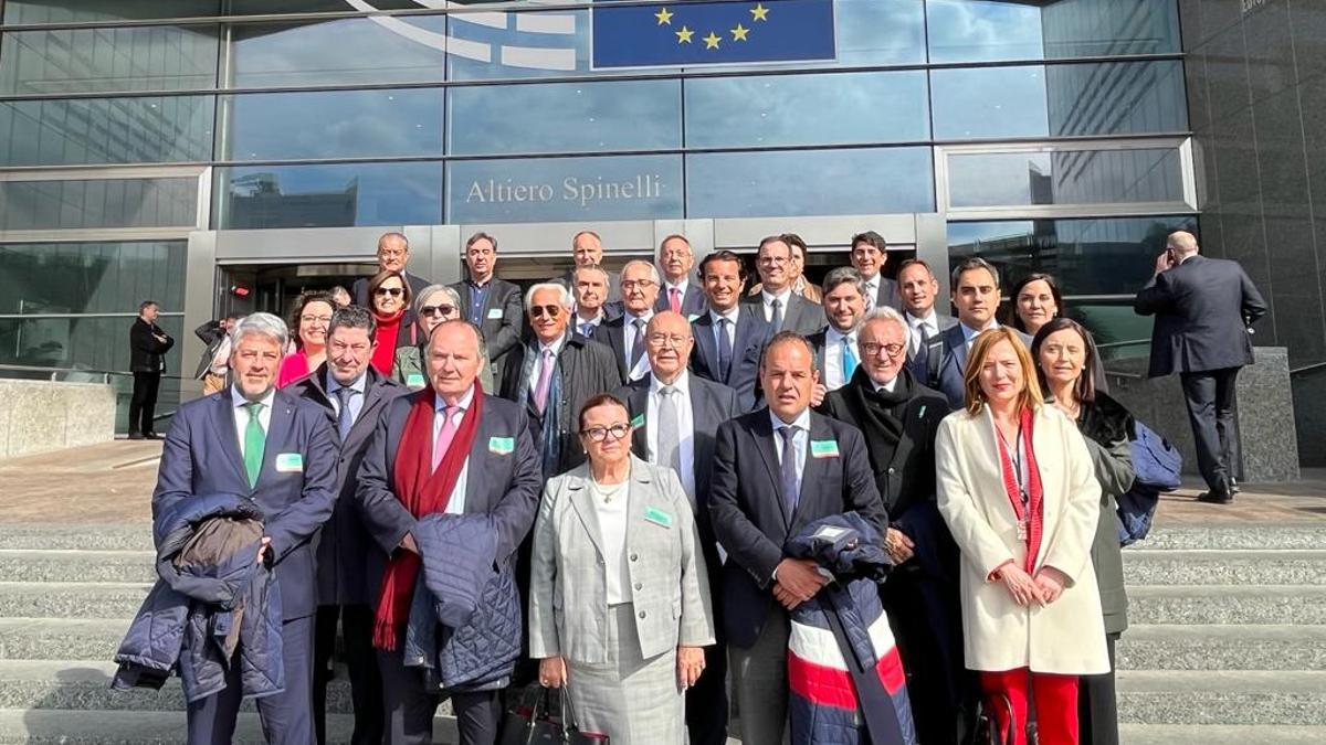 Los representantes de las Cámaras de Comercio de la Comunidad Valenciana este miércoles en Bruselas.