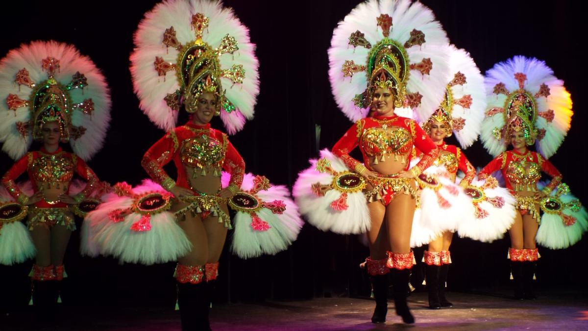 Uno de los seis cambios presentados por la comparsa Bahía Bahitiare.