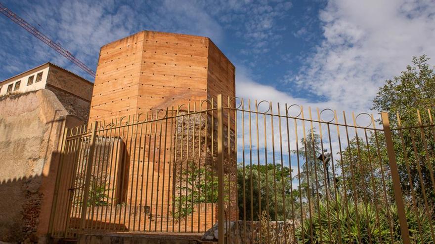 Turista en Cáceres, tienes visita obligada: la Torre Mochada, un tesoro almohade del siglo XII