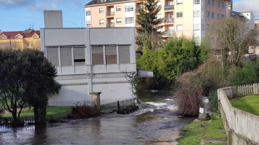 El río Mendo a su paso por Betanzos. |   // LA OPINIÓN