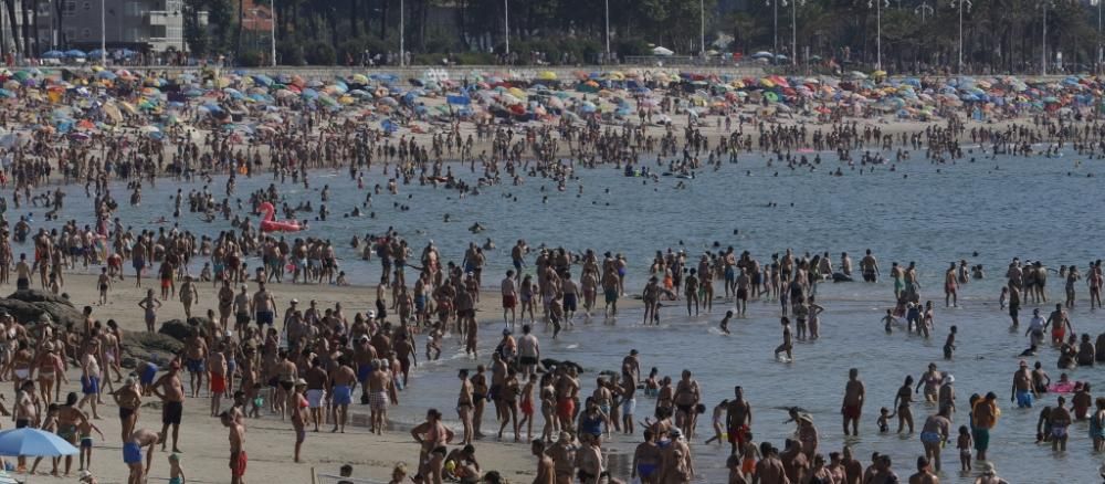 En O Vao y Samil no entra un solo alfiler: las playas de Vigo, abarrotadas