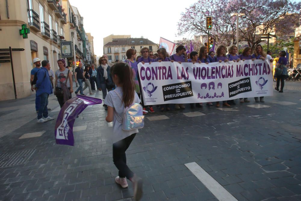 Casi 300 personas se concentran en la plaza de la Merced contra la violencia machista