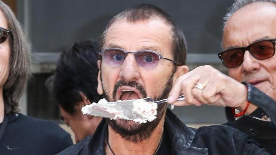 Ringo Starr celebra su 76 cumpleaños con un mensaje de paz y amor