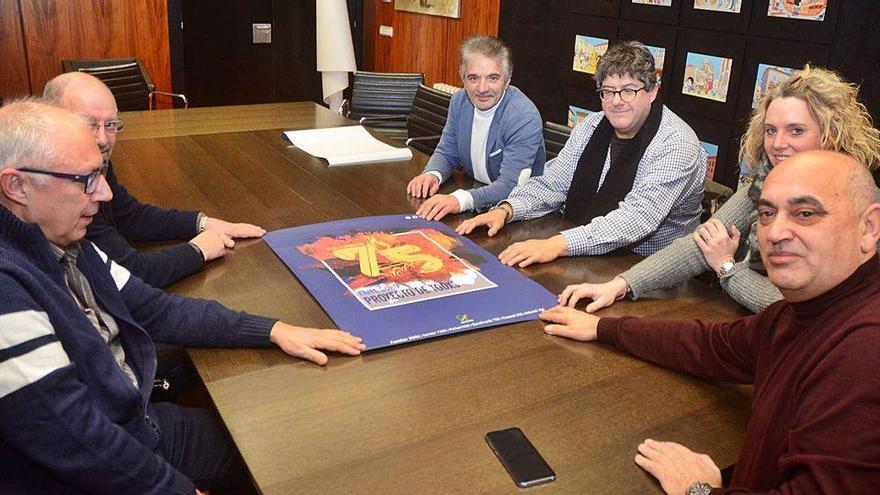 Miembros de la junta gestora con el concejal de Deportes, Tino Fernández.