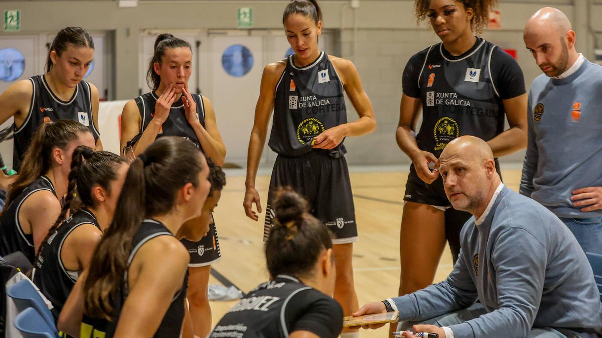 Manu Santos durante un tiempo muerto.