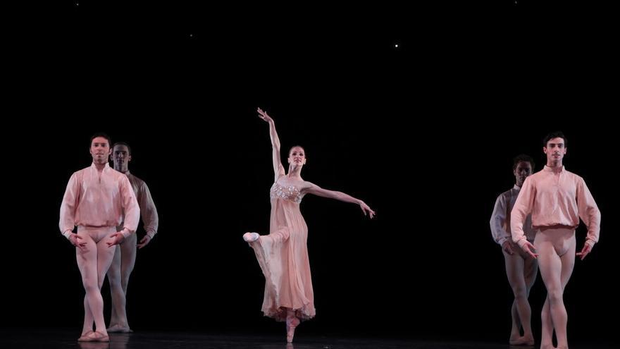 Artistes del Houston Ballet a Stanton Welch&#039;s Nosotros