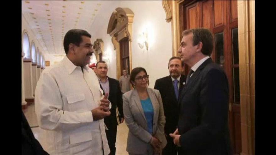 Maduro recibe a Zapatero en Caracas