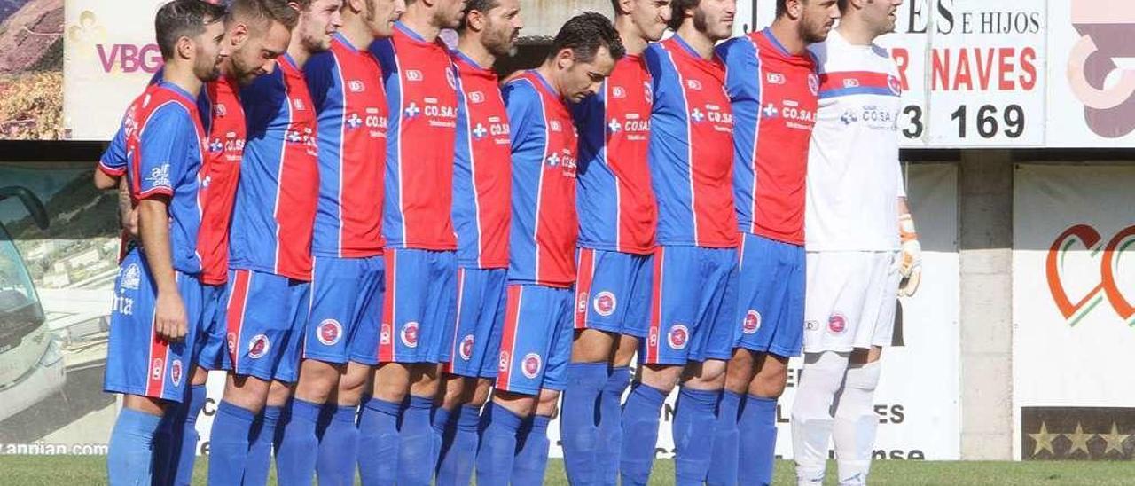 Los jugadores unionistas, antes de un partido en O Couto. // Iñaki Osorio