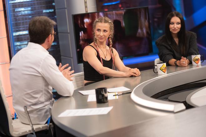 Masha Aliójina y Olga Borisova, miembros de Pussy Riot, en 'El Hormiguero'