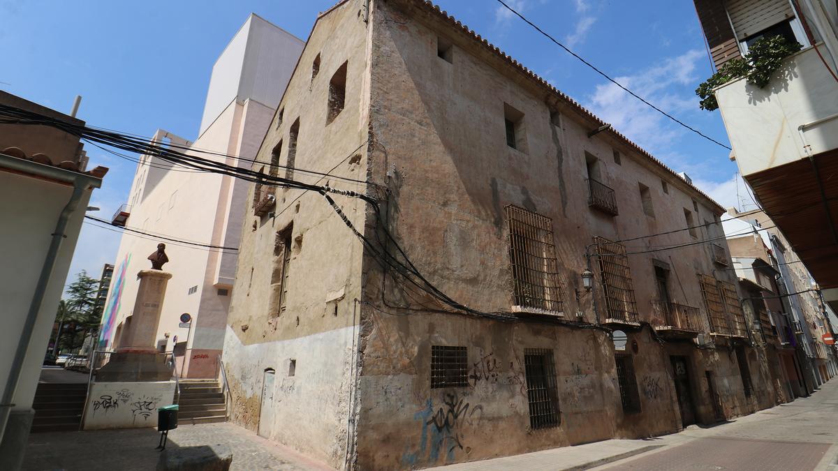 La Casa Romeu, ya consolidada y sin andamios.