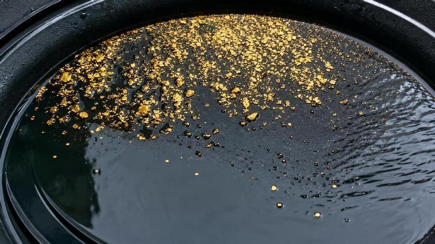 Video | Un buscador de oro sorprende con las pepitas que encuentra en un río de Extremadura
