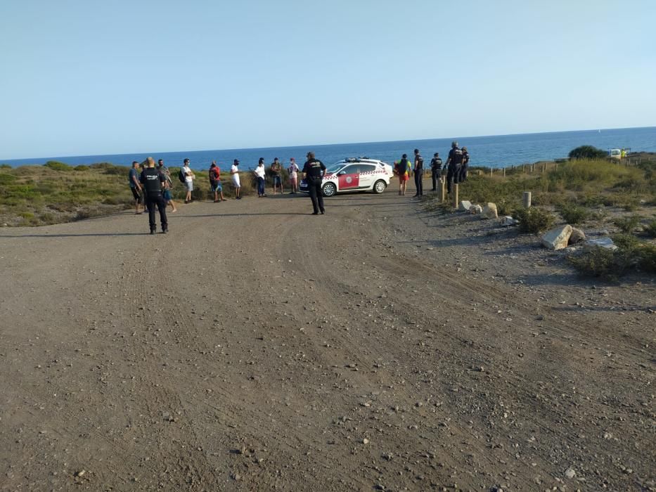 Un grupo de inmigrantes llega al Parque Natural de Calblanque.