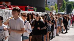 Los fans de Taylor Swift ya toman los alrededores del Bernabéu