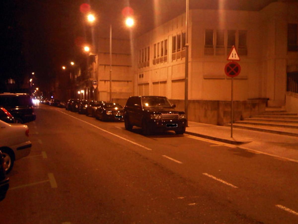 Rara permissivitat per aparcar.M’agradaria saber per què hi ha tanta permissivitat amb el reiterat estacionament indegut al carrer de Déu i Mata, al districte de les Corts de Barcelona, a l’altura d’un restaurant. Ho dic perquè, tot i que el senyal indica clarament que està prohibit aturar-se, la gent deixa els cotxes allà i se’n va, tan tranquil·la, sense que hi intervingui la Guàrdia Urbana. Mentrestant, altres ho passem malament per trobar un lloc on estacionar correctament.