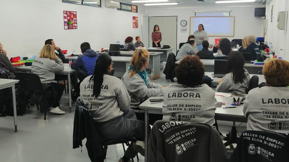 Uno de los talleres de Labora realizados en Elda en 2022.